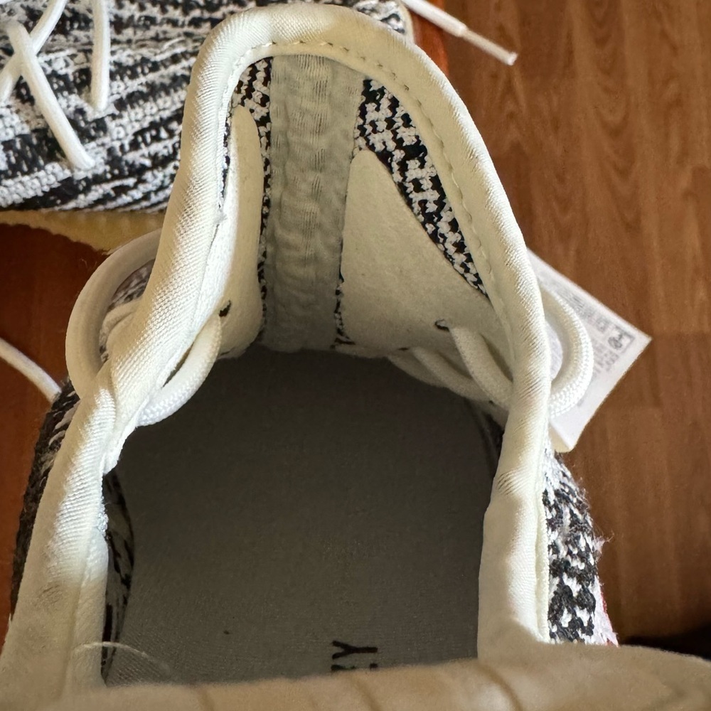 Adidas Yeezy Boost 350 V2 Zebra - Picture 4 of 9